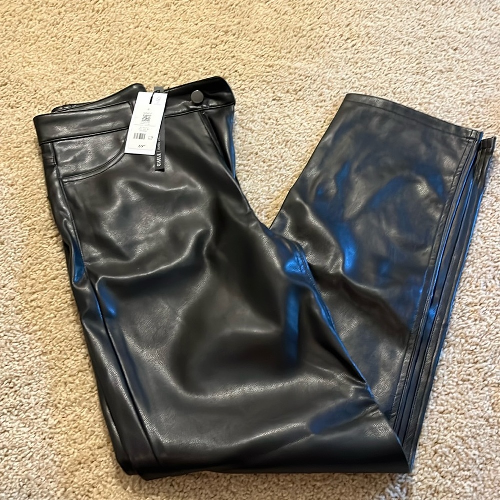 Faux leather pants size 4. Black. NWT